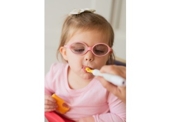 Karmienie z wibratorem logopedycznym Sensi od Talk Tools