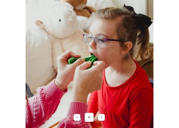 Dziewczynka podczas terapii z użyciem ORKid